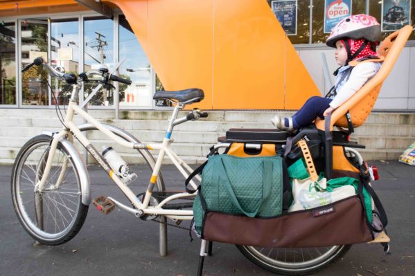 Children and groceries by bike - Loaded up